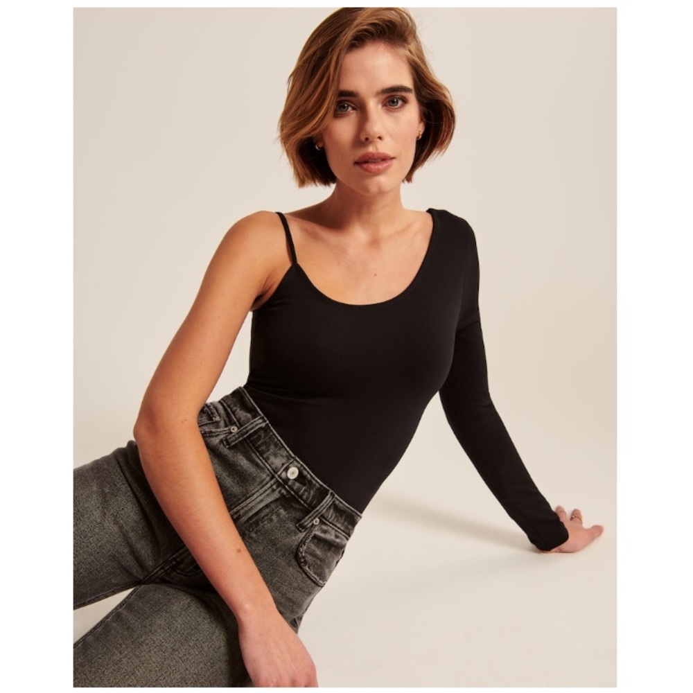 🆕🖤Abercrombie asymmetrical seamless bodysuit
